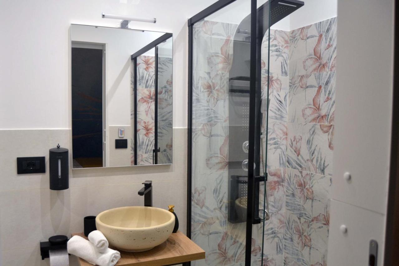 Room&Chiaia Napoli Dış mekan fotoğraf
